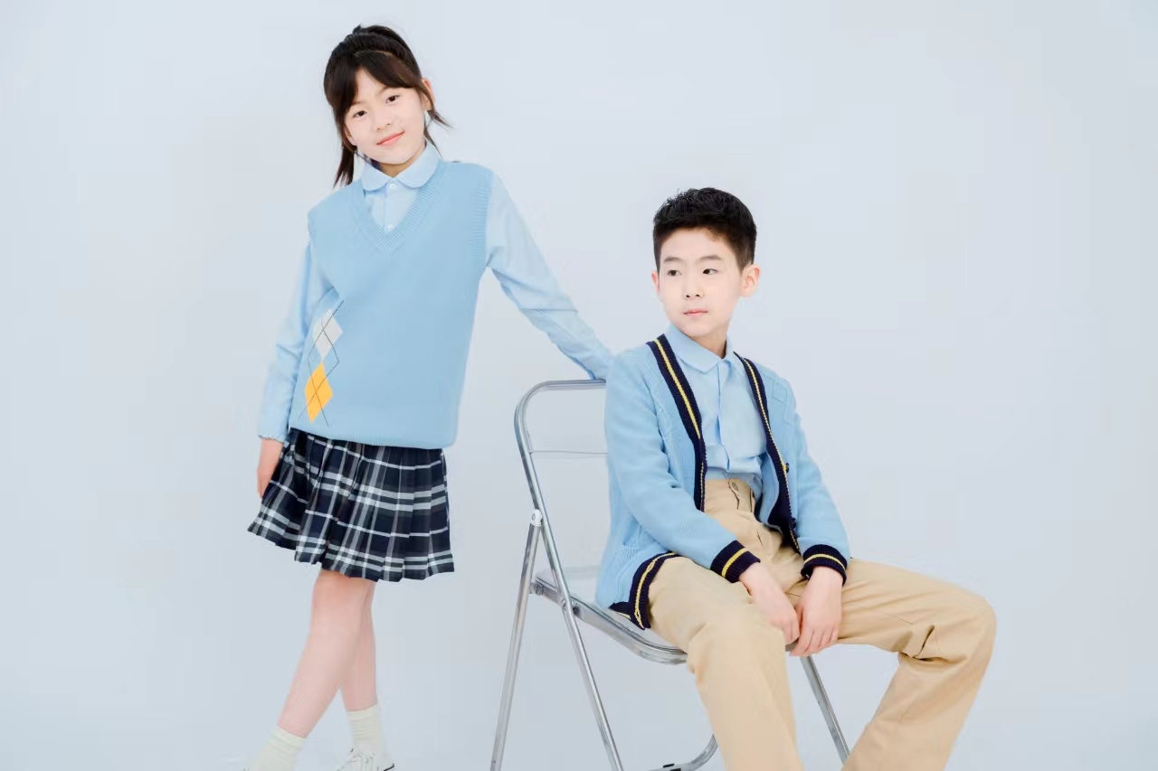 小学生校服